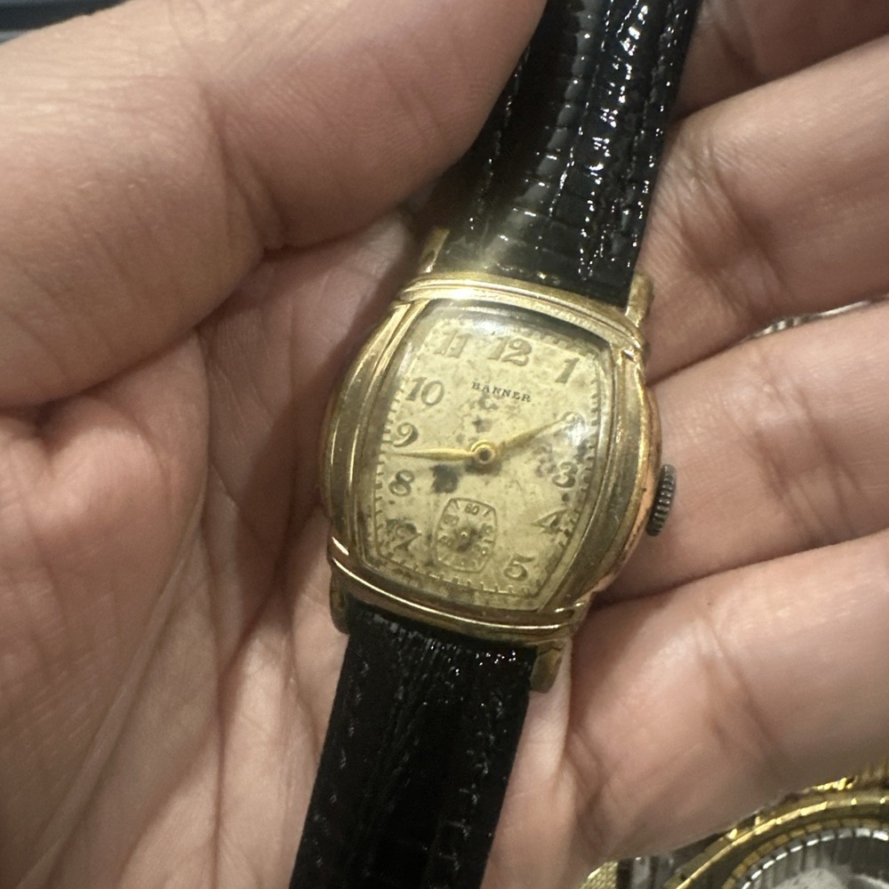 Working Vintage BANNER 7J Swiss Art Deco Mens Tank Watch Gold Tone 28mm Rare Run